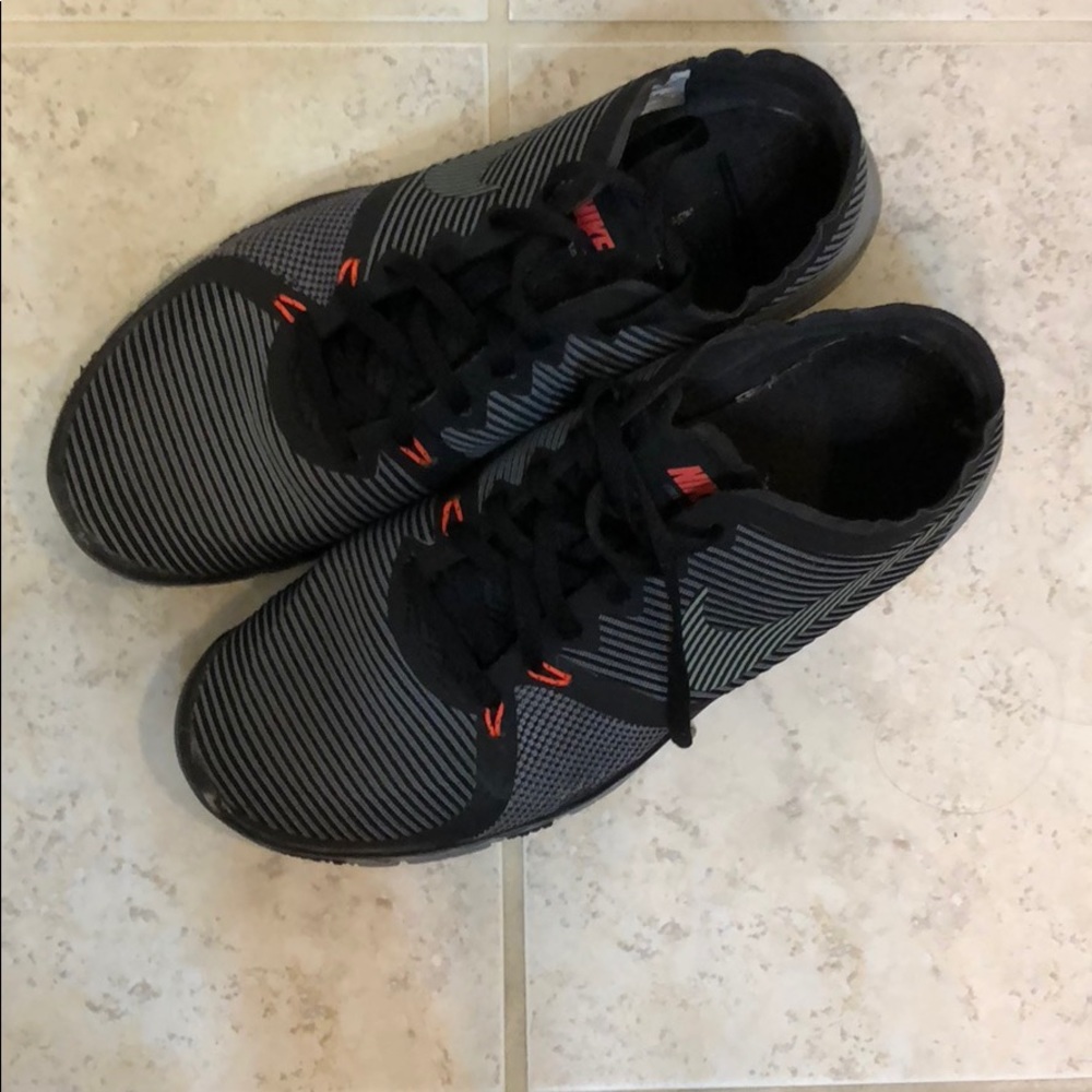 Nike free runs 3.0. Men’s size 7 woman’s 8.5.